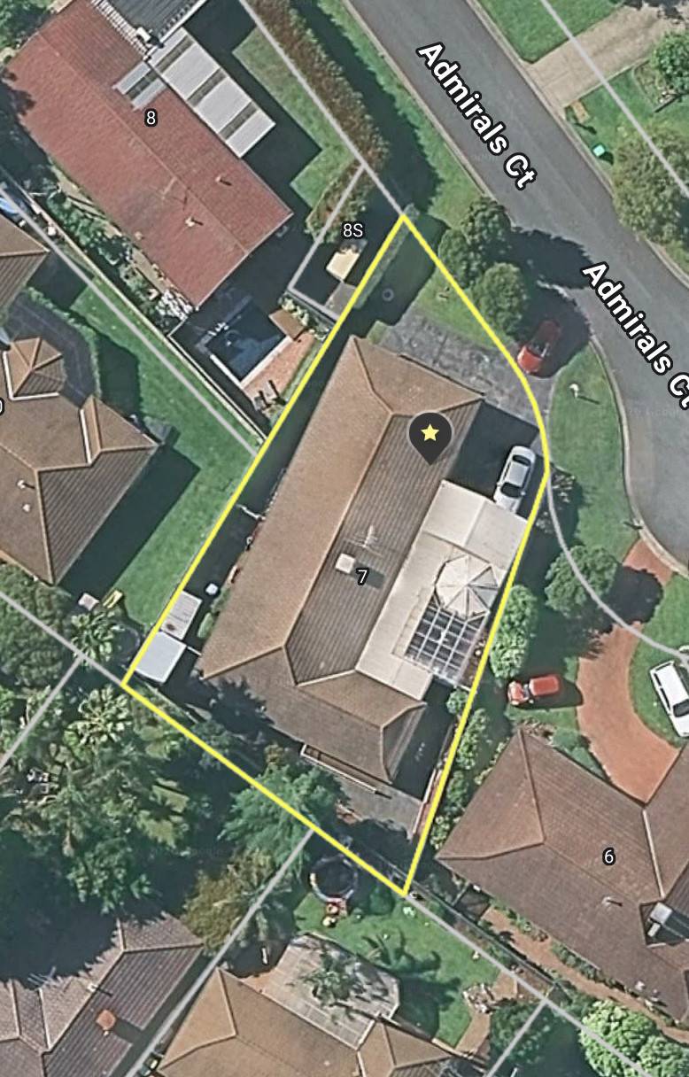 Aerial view of 7 Admirals Court showing the court position and carport